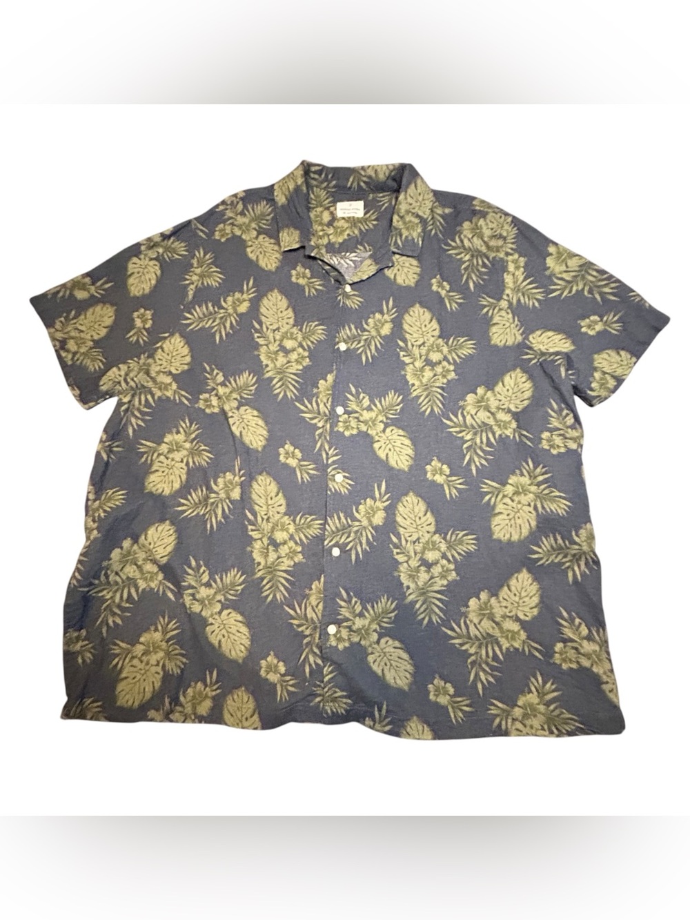 Men's Grey Short-Sleeve Button-Down Shirt with Olive Leaf Print
